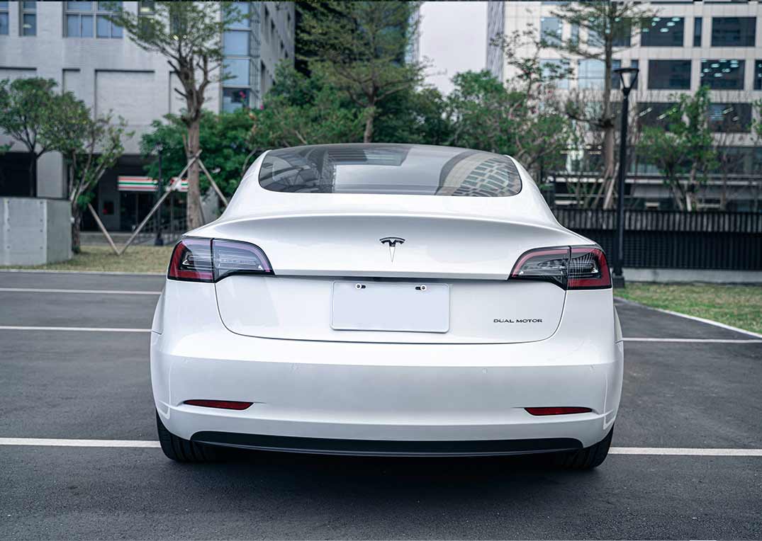 Tesla Model 3 Long Range 白